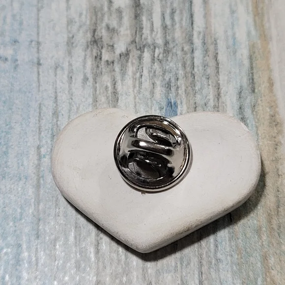 Vintage ceramic Maxine Heart pin. - Picture 2 of 7